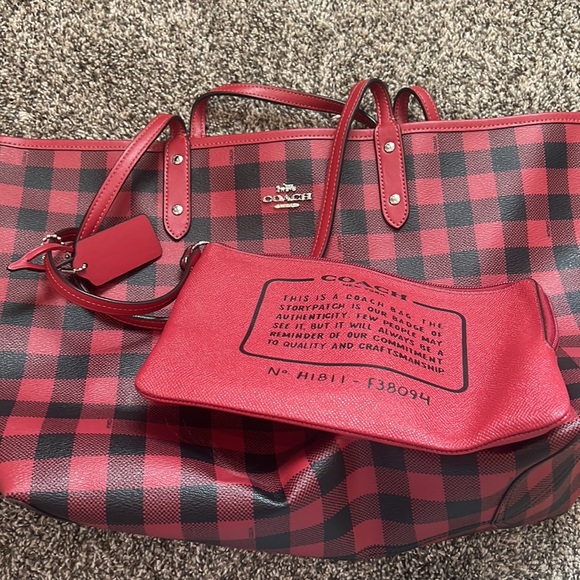 Coach bag with wristlet attached - Picture 2 of 5